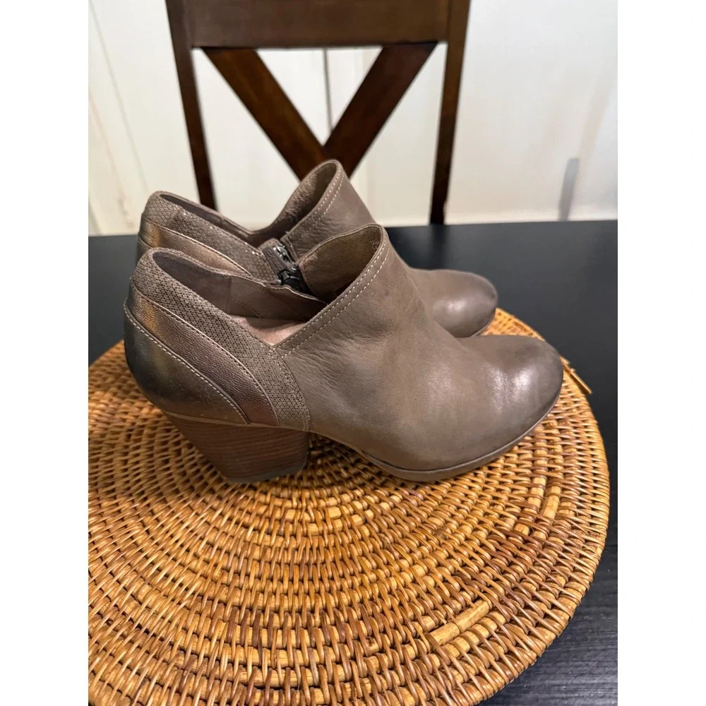 Dansko Women Taupe Leather Metallic Bronze Zip Ankle Bootie Shootie 41 3511